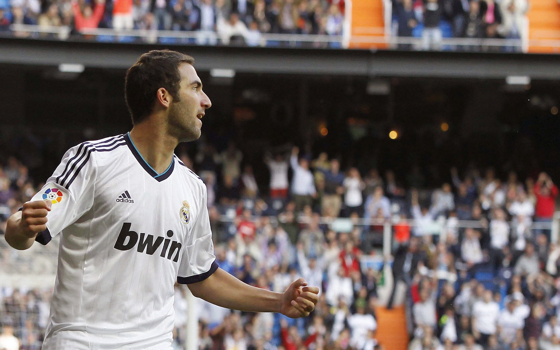 爱游戏网址登录-霍特·巴雷特：进攻中球场视野和精准传球令全黑队如虎添翼，霍雷巴格顿